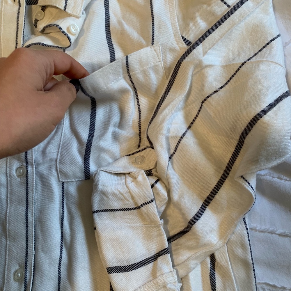 New ๐Soft striped button down - Picture 5 of 6